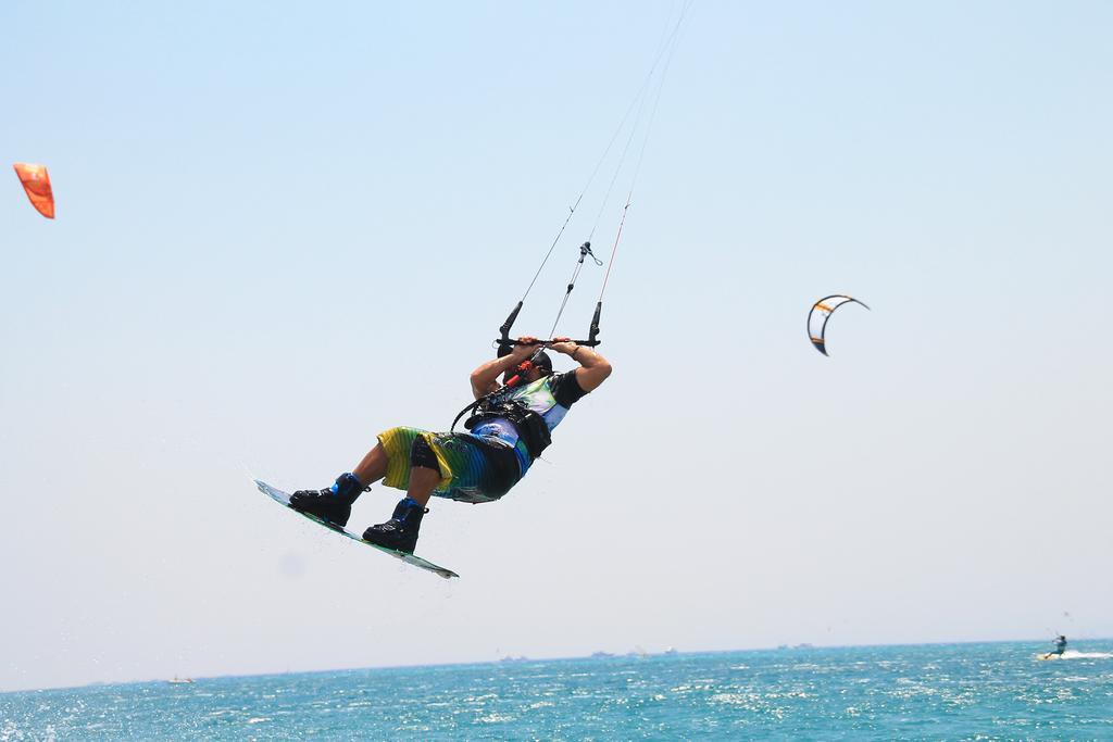 فندق Tropical Surf House Okinawa أونا المظهر الخارجي الصورة