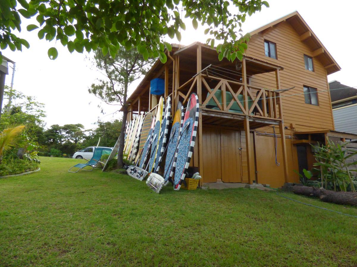فندق Tropical Surf House Okinawa أونا المظهر الخارجي الصورة
